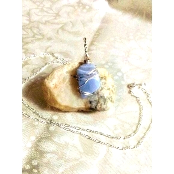 BLUE LACE AGATE STONE HAND CRAFTED WIRE WRAPPED PENDANT SILVER CHAIN NECKLACE - Picture 2 of 5